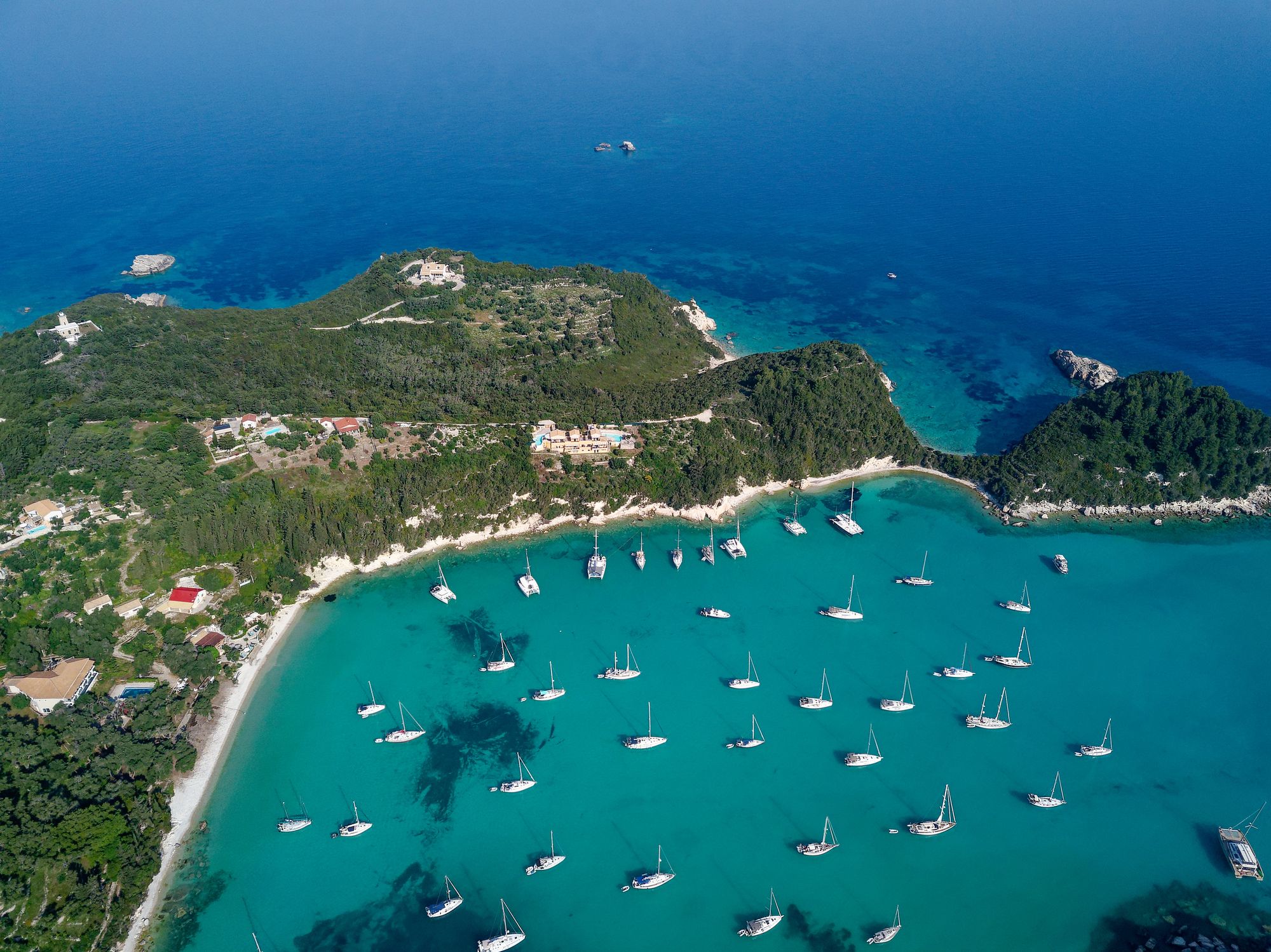 Je vous présente la plus secrète et la plus petite des îles Ioniennes, Paxos.